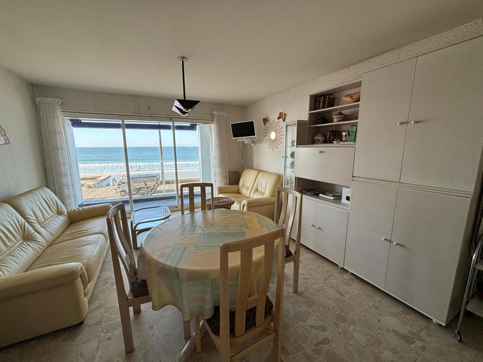 Appartement T2 Avec Balcon Et Vue Mer, 1Er Etage, Ascenseur, Tv, Cuisine Equipee - Fr-1-197-466 Les Sables-dʼOlonne Exterior foto